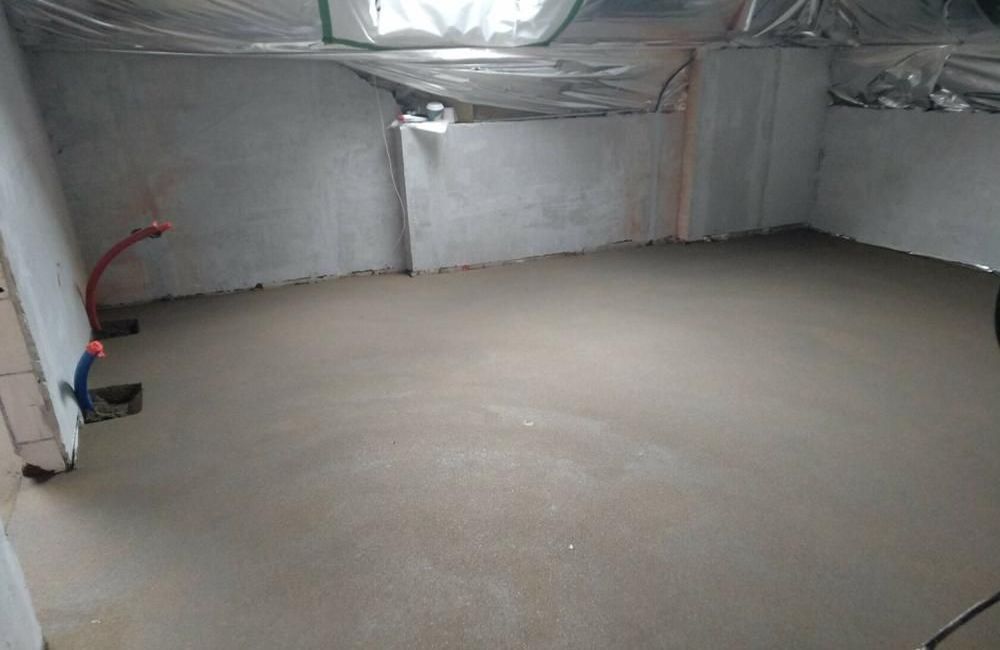 полусухая стяжка в подвале гаража